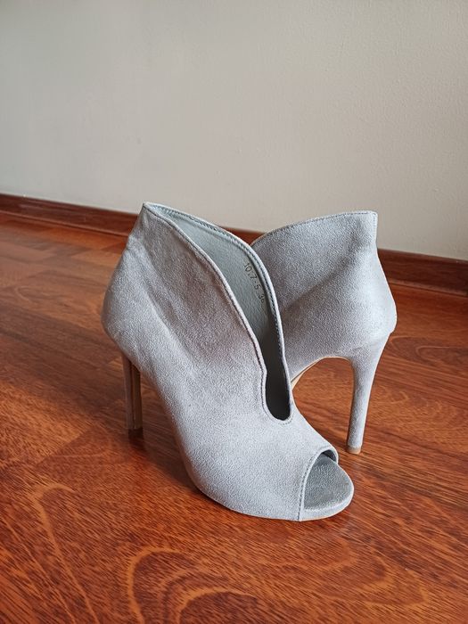Szare buty szpilki wsuwane. 37