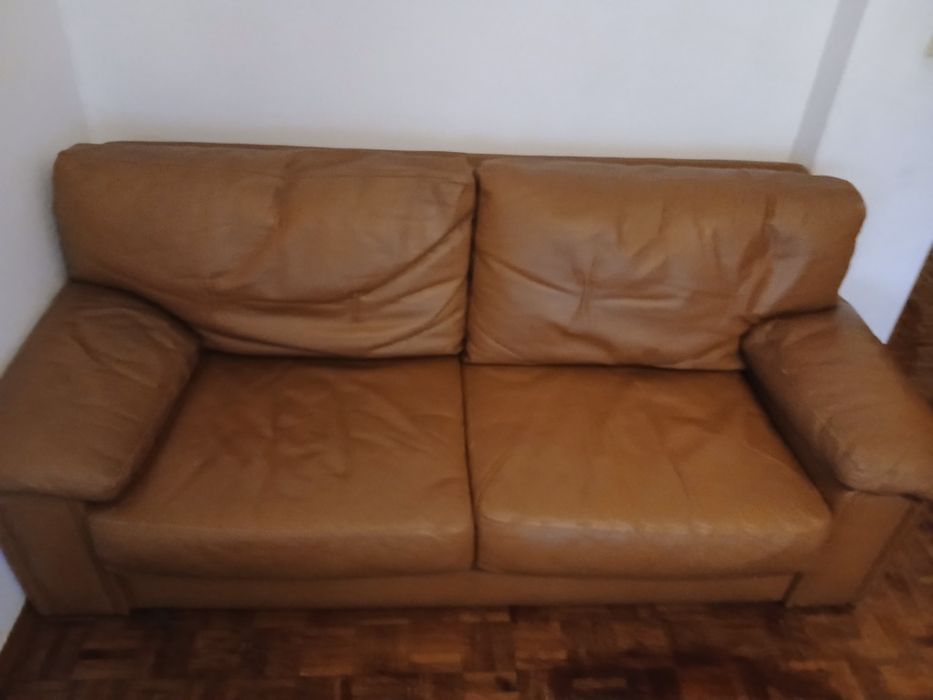 Sofá em pele genuina, extra confortável