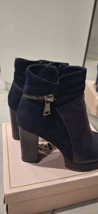 Buty damskie 39 z ozdobnym zamkiem