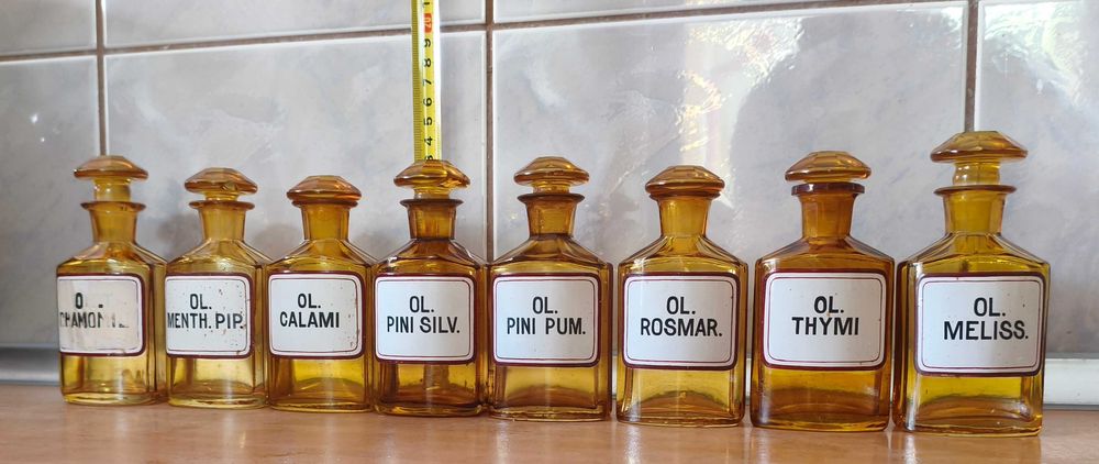 Butelki, flakony, naczynia apteczne - 19 szt., w tym bursztynowe, miodowe mega unikaty