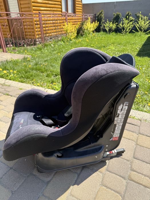 Дитяче  автокрісло групи 1 (9–18 кг) з ISOFIX