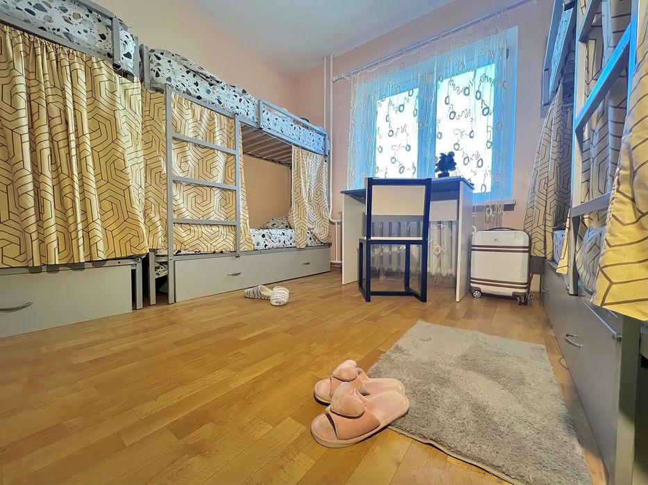 Хостел біля м.Харківська – бюджетні місця, тепле проживання!