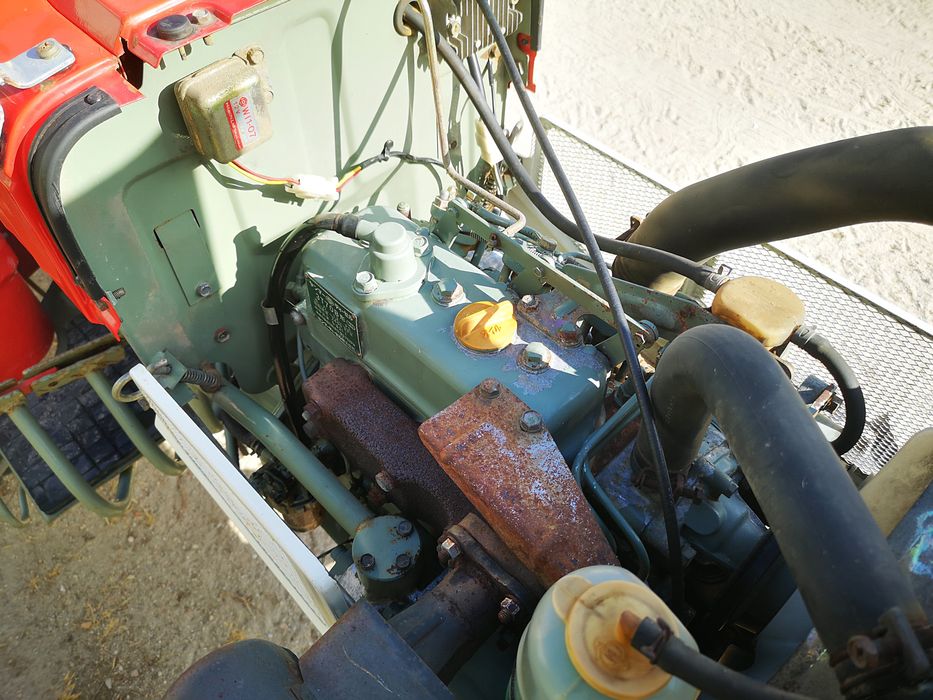 Trator Yanmar 4x4 com alfaias