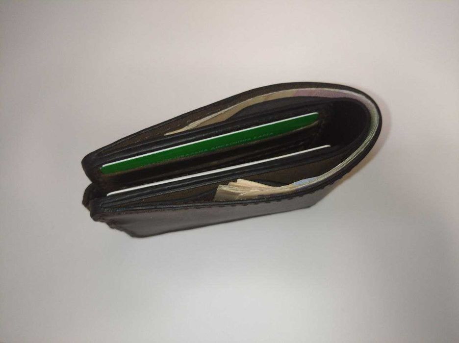 Шкіряний гаманець коричневого кольору