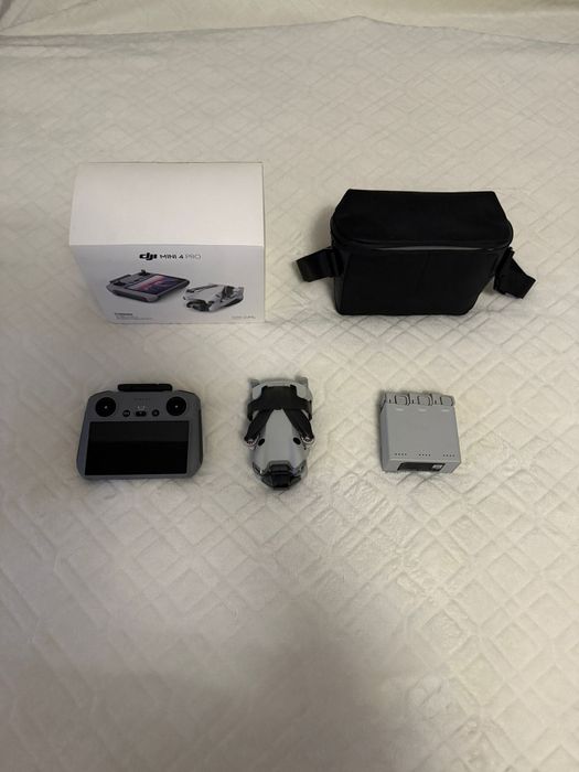 DJI Mini 4 Pro + Fly More Combo + kontroler z wyświetlaczem