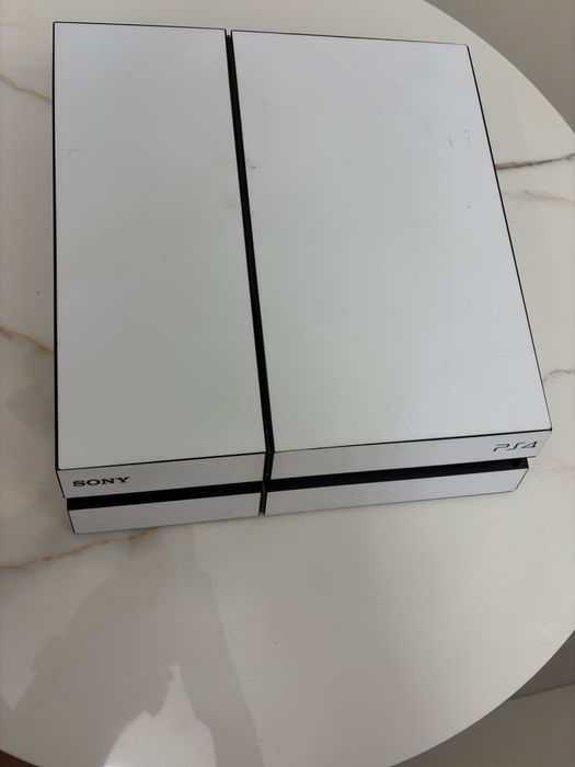 Продам playstation 4 Fat на 500 гб