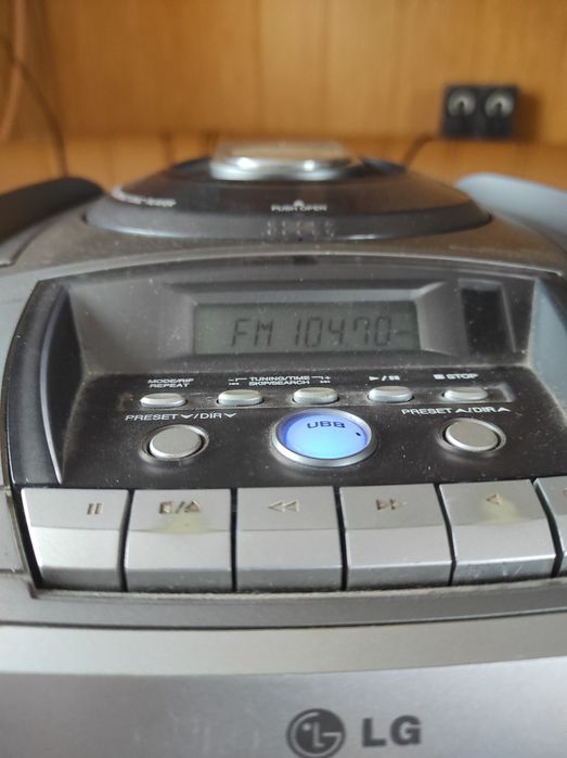 Магнітола LG CD-M373X + AUX (можна підключити телефон)