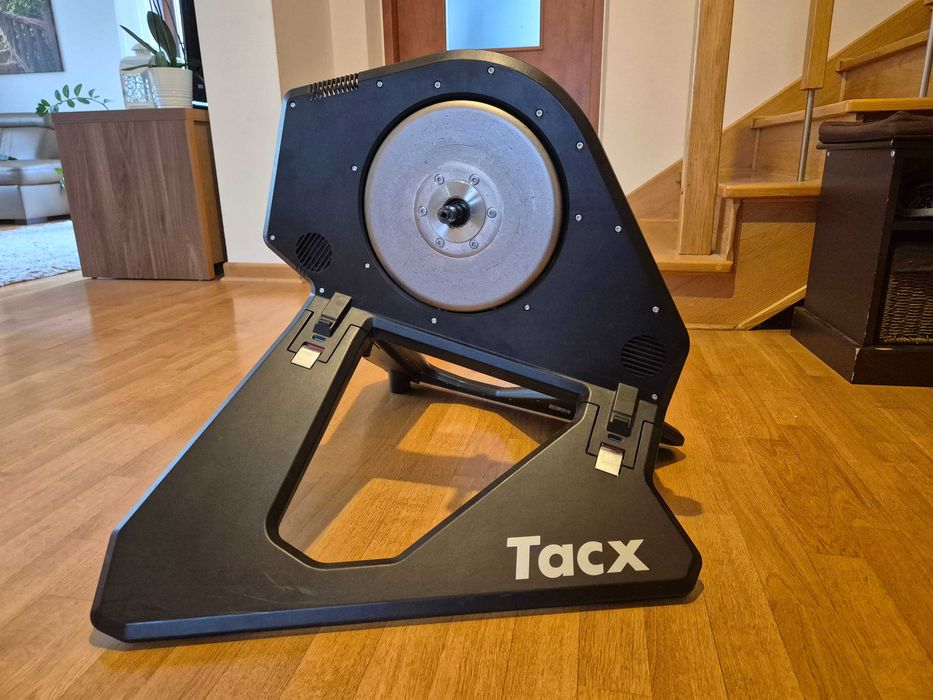 Trenażer Tacx Neo smart T2800
