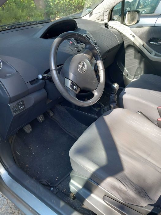 Toyota Yaris de 2009 em bom estado um dono 100.000km revisões anuais com fatura