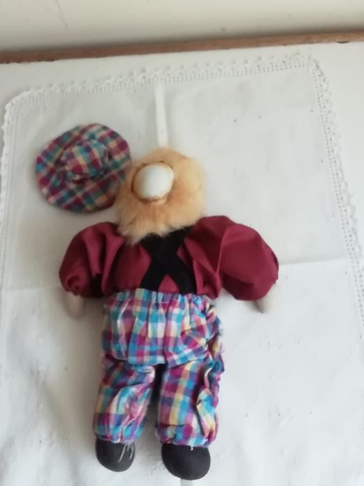 Palhaço careca atrás