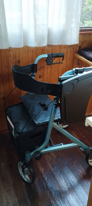 Ходунки ролатор із сидінням