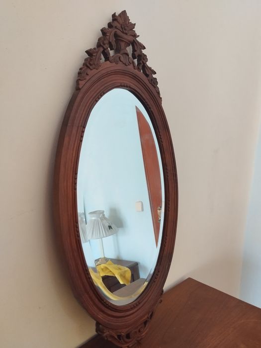 Mobília de quarto em madeira de Castanho