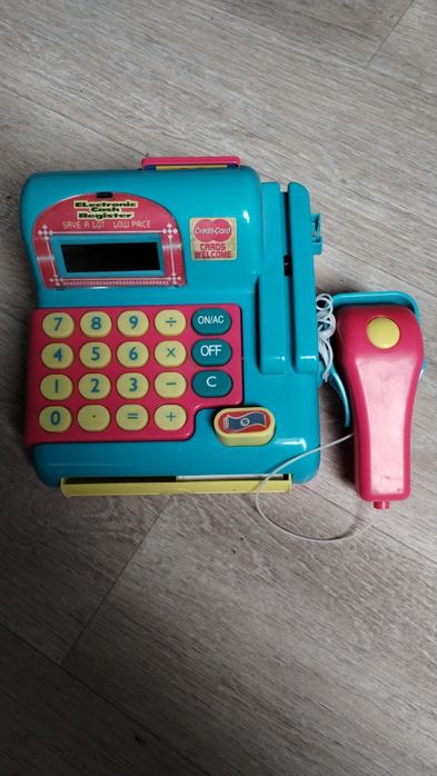 Kasa fiskalna + pieniądze +koszyk