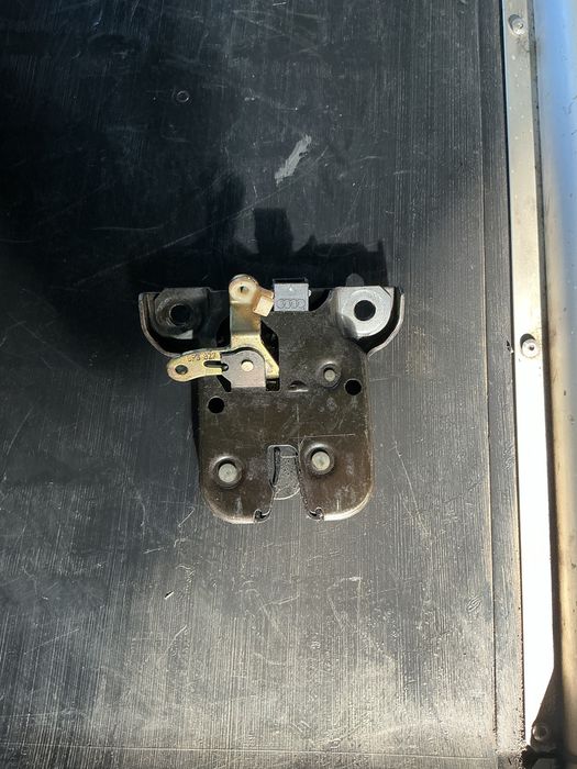 Fecho da mala Audi A3 8P 3 portas 2.0 TDI 2005
