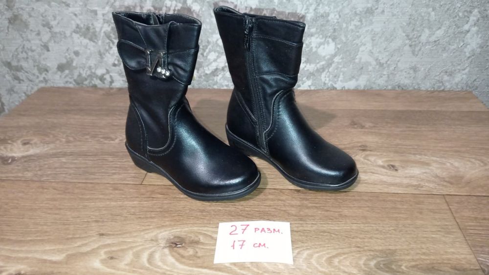 Чоботи демісезонні чорні на дівчинку 27 розміру