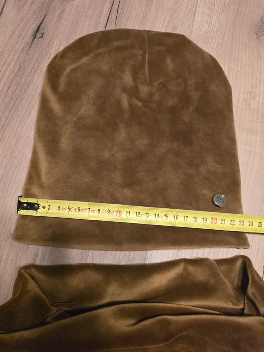 Zestaw czapka i komin welurowy