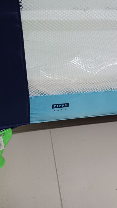 Cama bébé portatil zippy e colchão