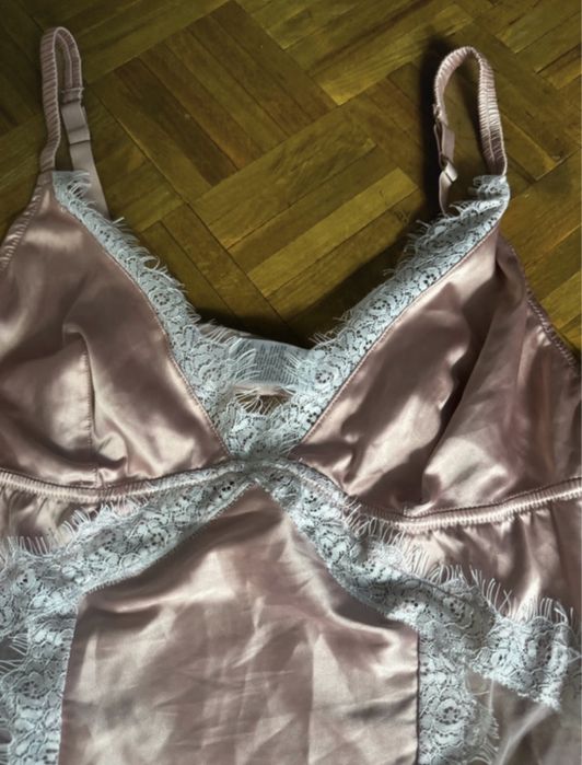 Seksowne body baby pink satynowe różowe koronkowe XL