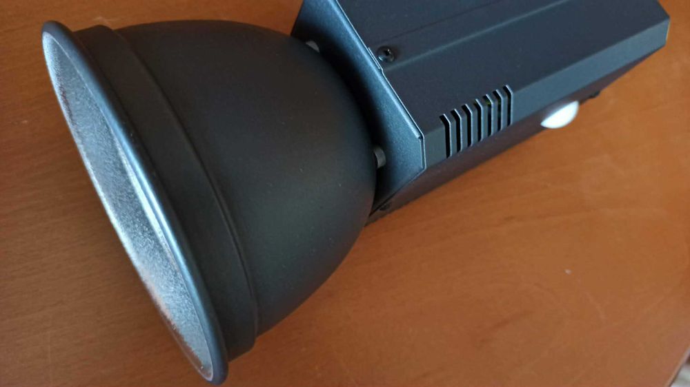 Lampa studyjna MIQRO200 ELFO