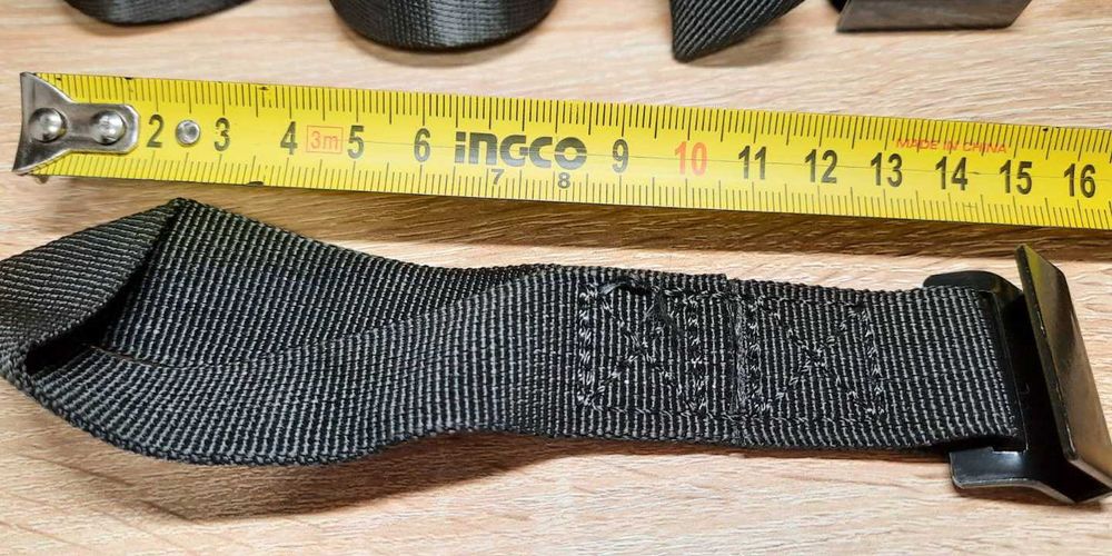 Гачки та нейлонові регульовані ремні для кріплення багажу на даху авто