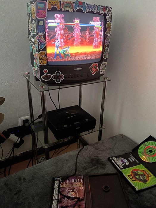 Sega Saturn consola 2 jogos e 1 comando