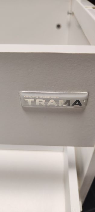 Cómoda com muda fraldas e banheira