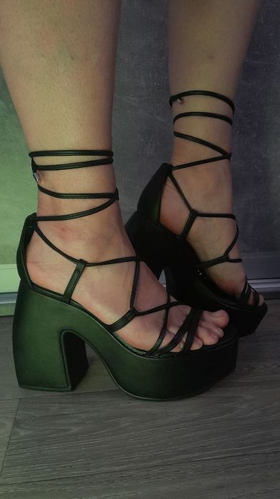 Босоніжки жіночі