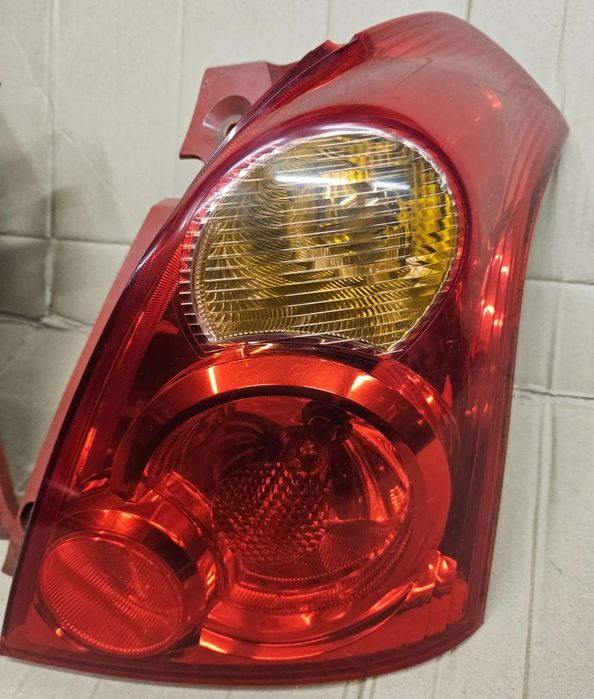 Suzuki Swift MK6 IV lampa tył tylna prawa lewa