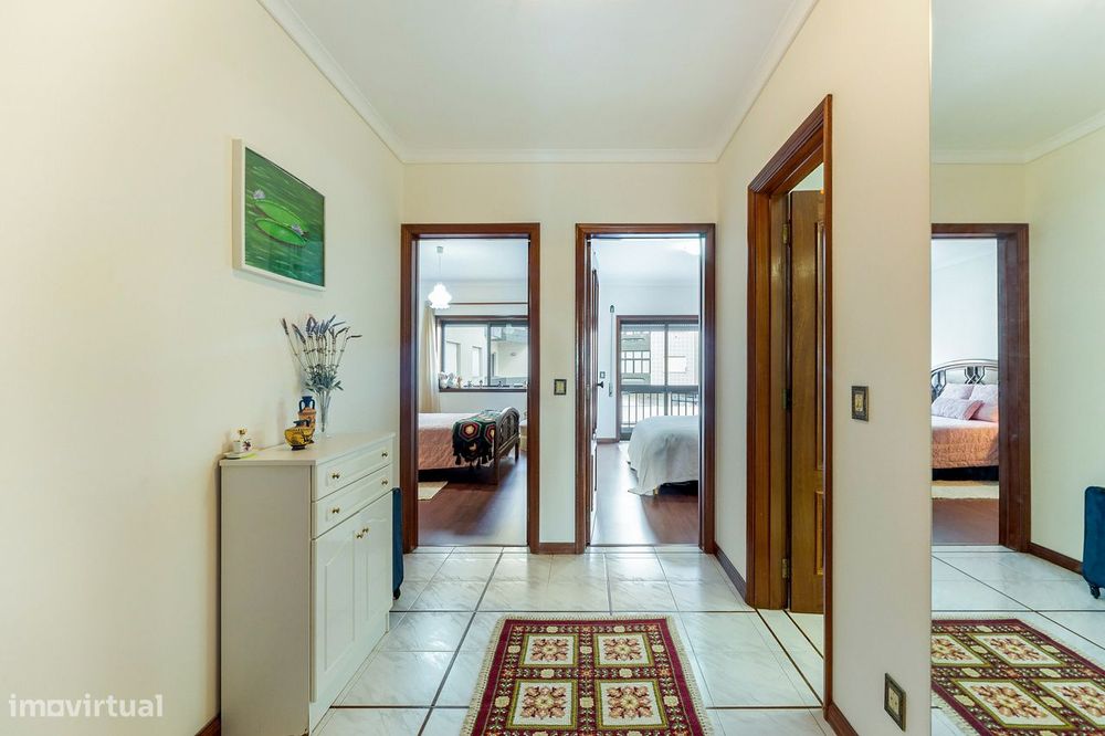 Apartamento T3 a 2 Minutos da Praia com Box Fechada e Churrasqueira em