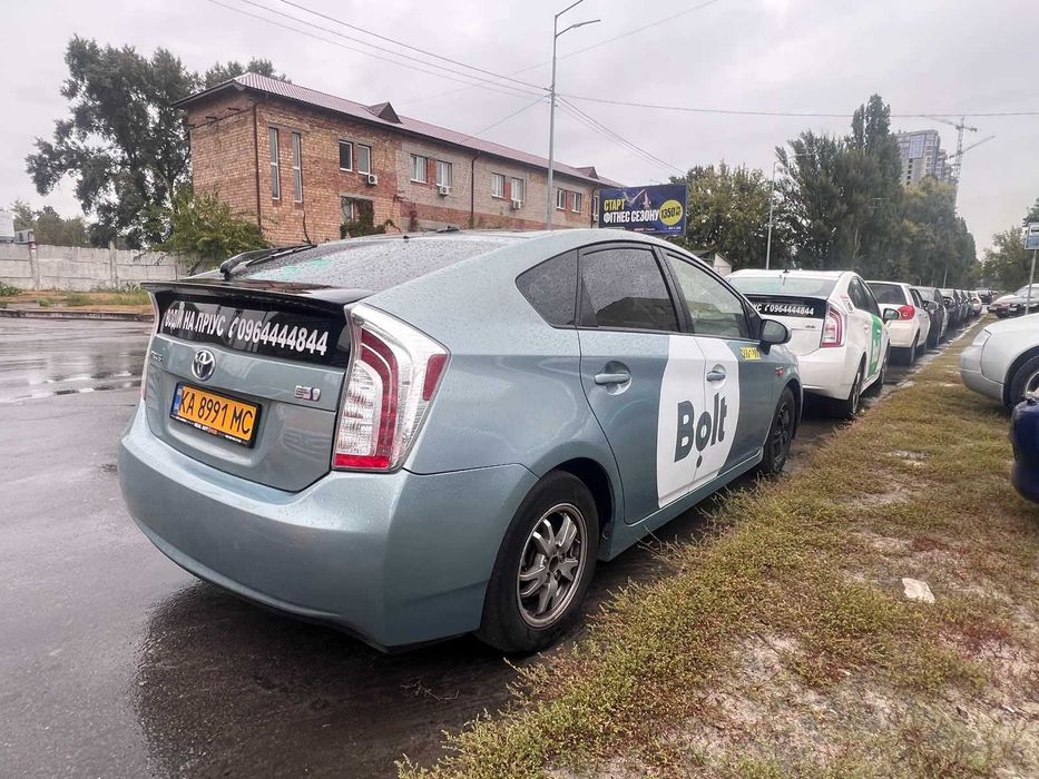 Робота на ліцензованому авто Toyota Prius . ЗП виплати щодня!