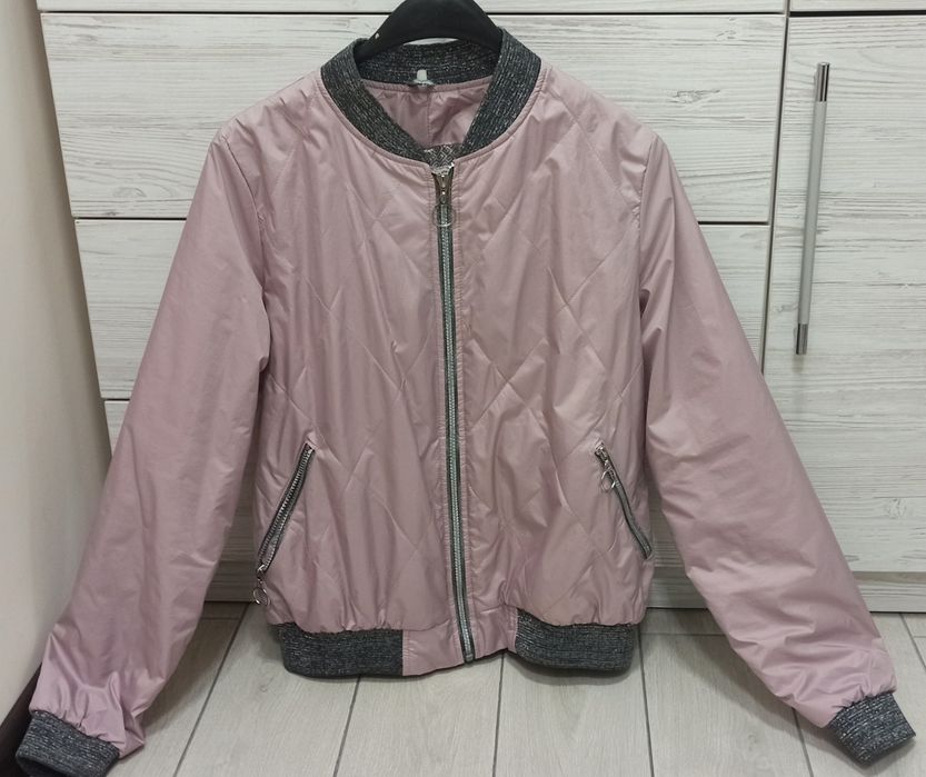 Лёгкая женская ветровка