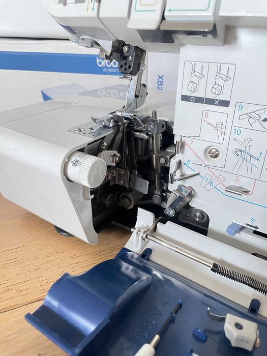 Overlock Brother 4234D plus stolik powiększający pole pracy