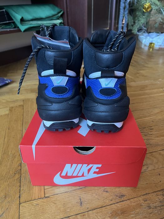 Оригінальні зимові кросівки Nike x Sacai.