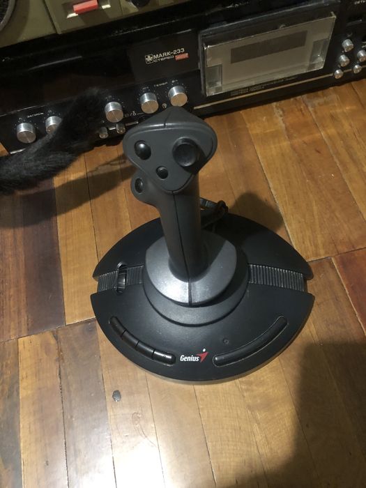 Геймпад для самолета Genius + Руль Bravis одним лотом: 450 грн ...