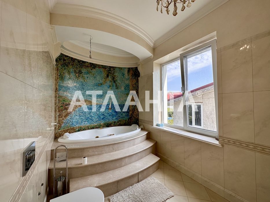 3-уровневый дом с ремонтом на 5.5 сотках на Фонтане