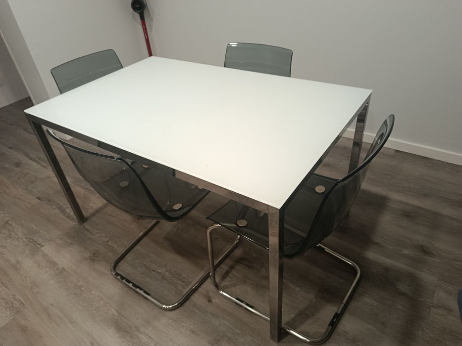 Mesa jantar vidro + 4 cadeiras em bom estado