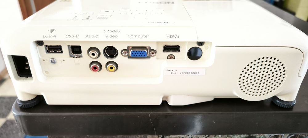 Projector Epson H718B com comando