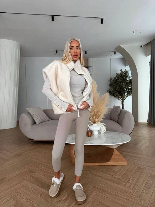 Стильна хутряна жіноча жилетка весняна