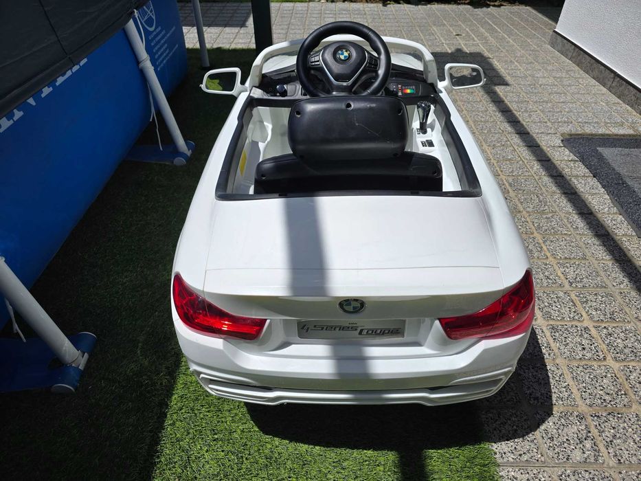 Carro Criança Elétrico - BMW Série 4 Descapotável Branco