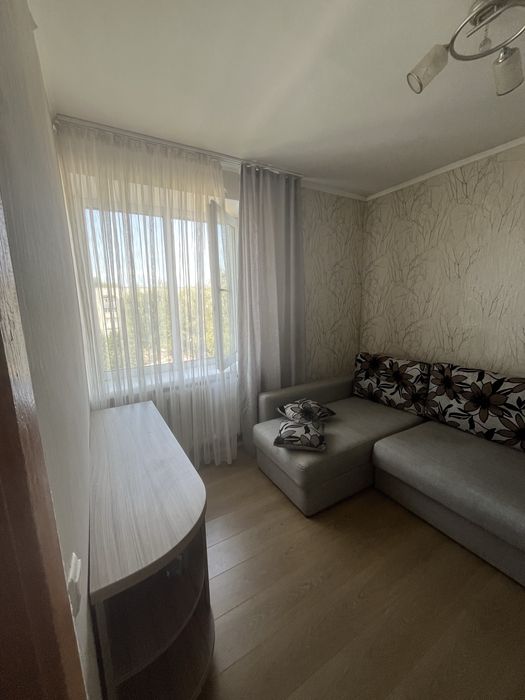 Продам 4-х кімнатну квартив , 80м2 в цегляному будинку по пр-т Миру