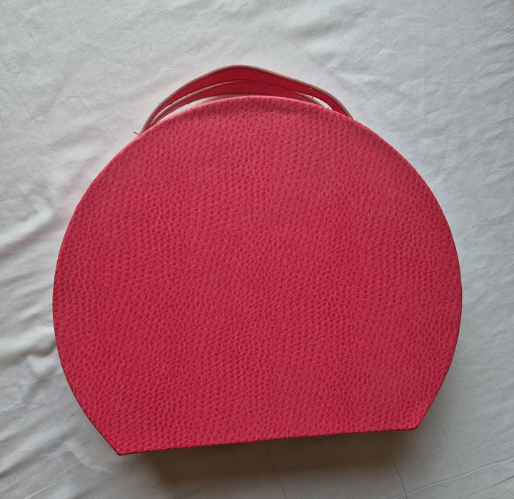 Stylowy kuferek na kosmetyki i pędzle