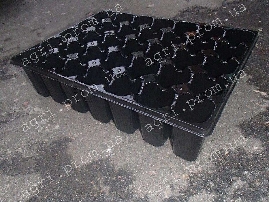 Касета для розсади на 35 великих вічок. Роздріб 41,48. Гурт 33,18