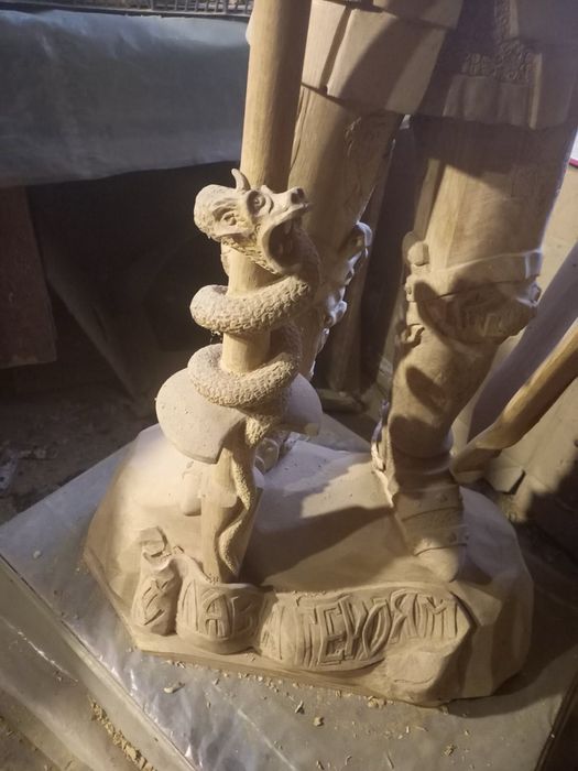 Скульптура лицаря