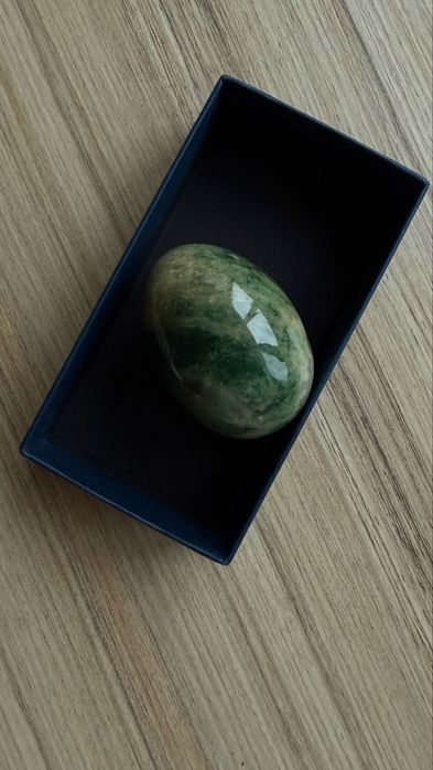 Яйце з натурального нефриту