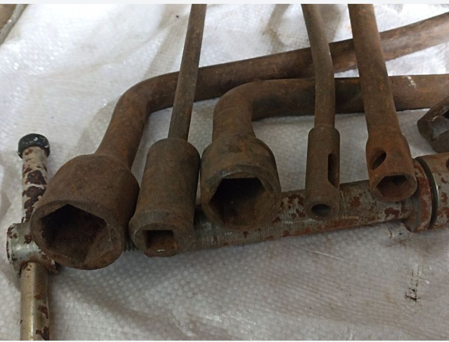 Балонний ключ металевий