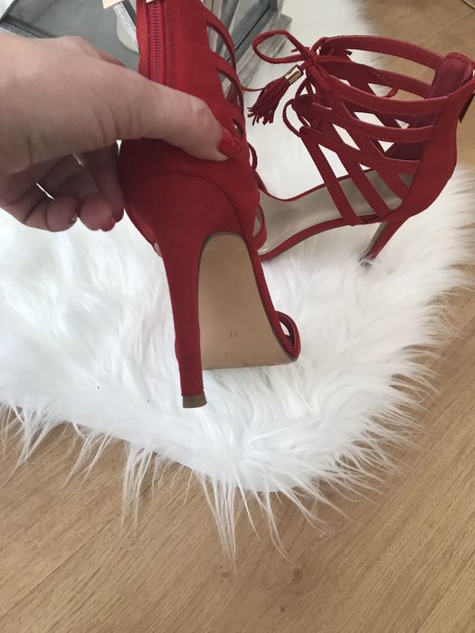 Sandałki szpilki czerwone wiązane 37