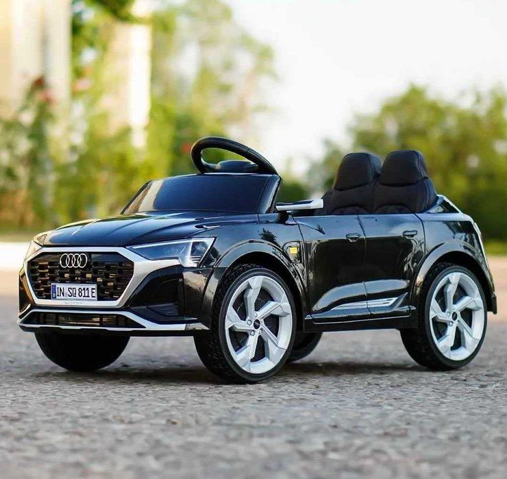 Дитячий Електромобіль Audi SQ8 Чорний на радіокеруванні