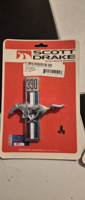Par Emblemas Ford Mustang 1967–68 Running Horse 390 – Scott Drake