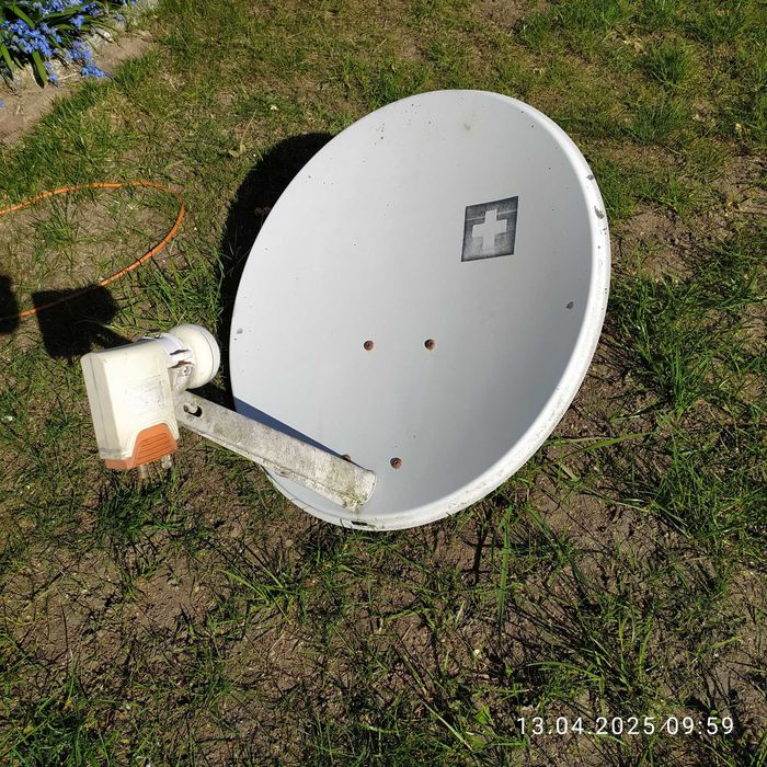 Talerz antenowy z uchwytem do montażu