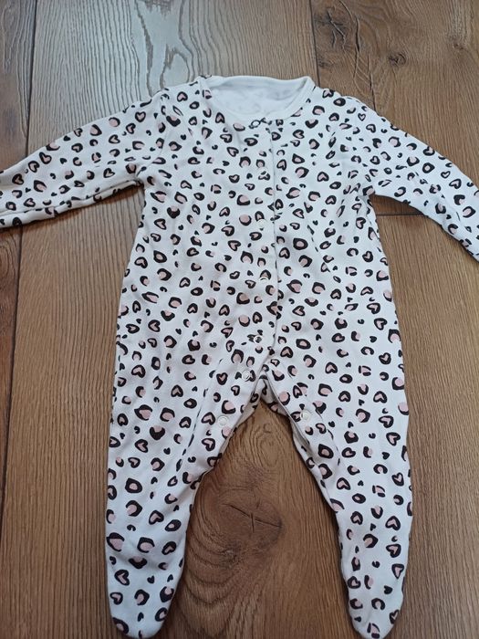 Komplet ubranek dla dziewczynki rozm. 68